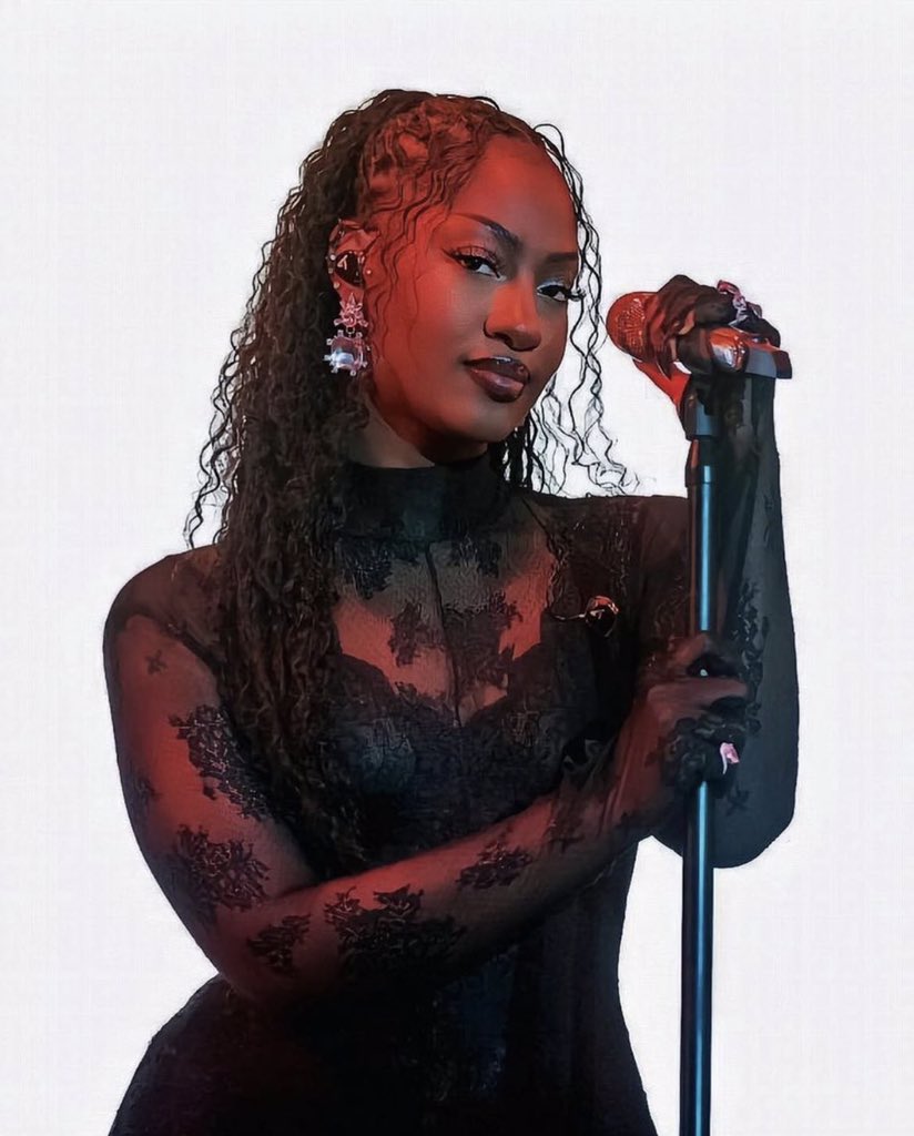 Vibezloaded_NG's tweet image. Tems                                                       ???