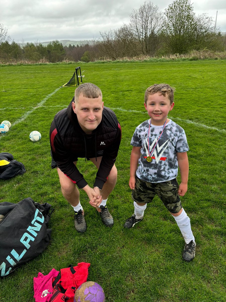 Shelley Stars lighting up the pitch! ⚽ Celebrating our Player of the Week in Joe’s group for some exceptional dribbling✨ #ShelleyStars #PlayerOfTheWeek #footballskillstraining