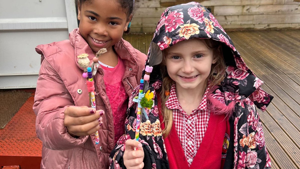 Hands up if you're coming to after-school club this week! ✋ It's free, includes a snack, and starts at 3:30pm on Wednesdays in term time. buff.ly/3IgzVrg #splott #cardiff #afterschoolclub #nature #fun