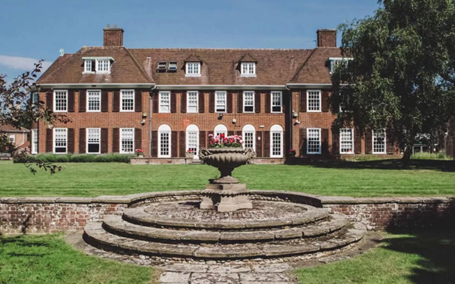 tefldotcom's tweet image. Are you a qualified EFL teacher looking for a summer opportunity in Cambridge? Join Bell from June - Aug for great pay, professional development, and a supportive environment. Must have CELTA/Delta or Trinity London CERT/Dip. tefl.com/s/12175 #tefljobs #tefl #summerteach