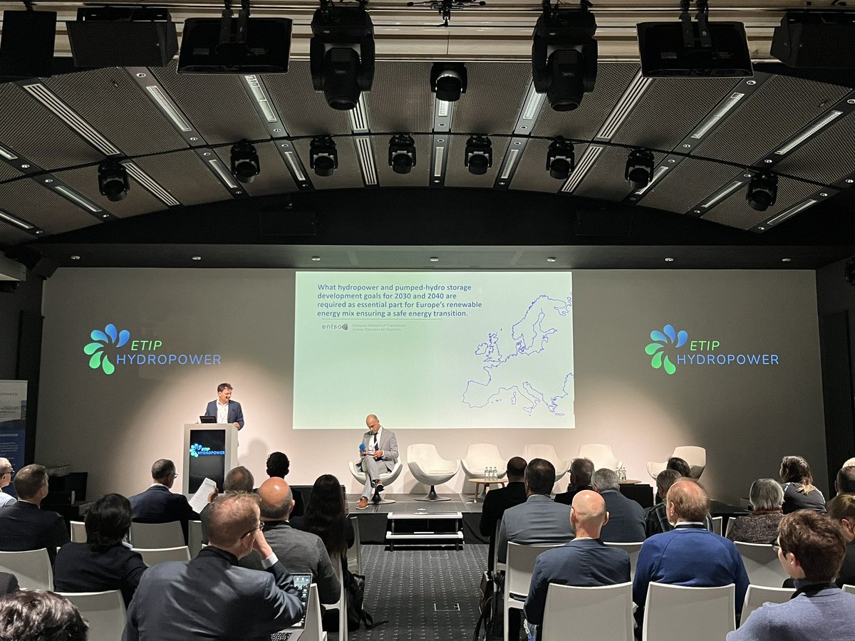 Session 1! The added value of flexible #hydropower to secure the #European electricity grid

Moderated by Matteo Bianciotto from @iha_org and starting with Giulio La Pera from @ENTSO_E 

#HPD #HPD24