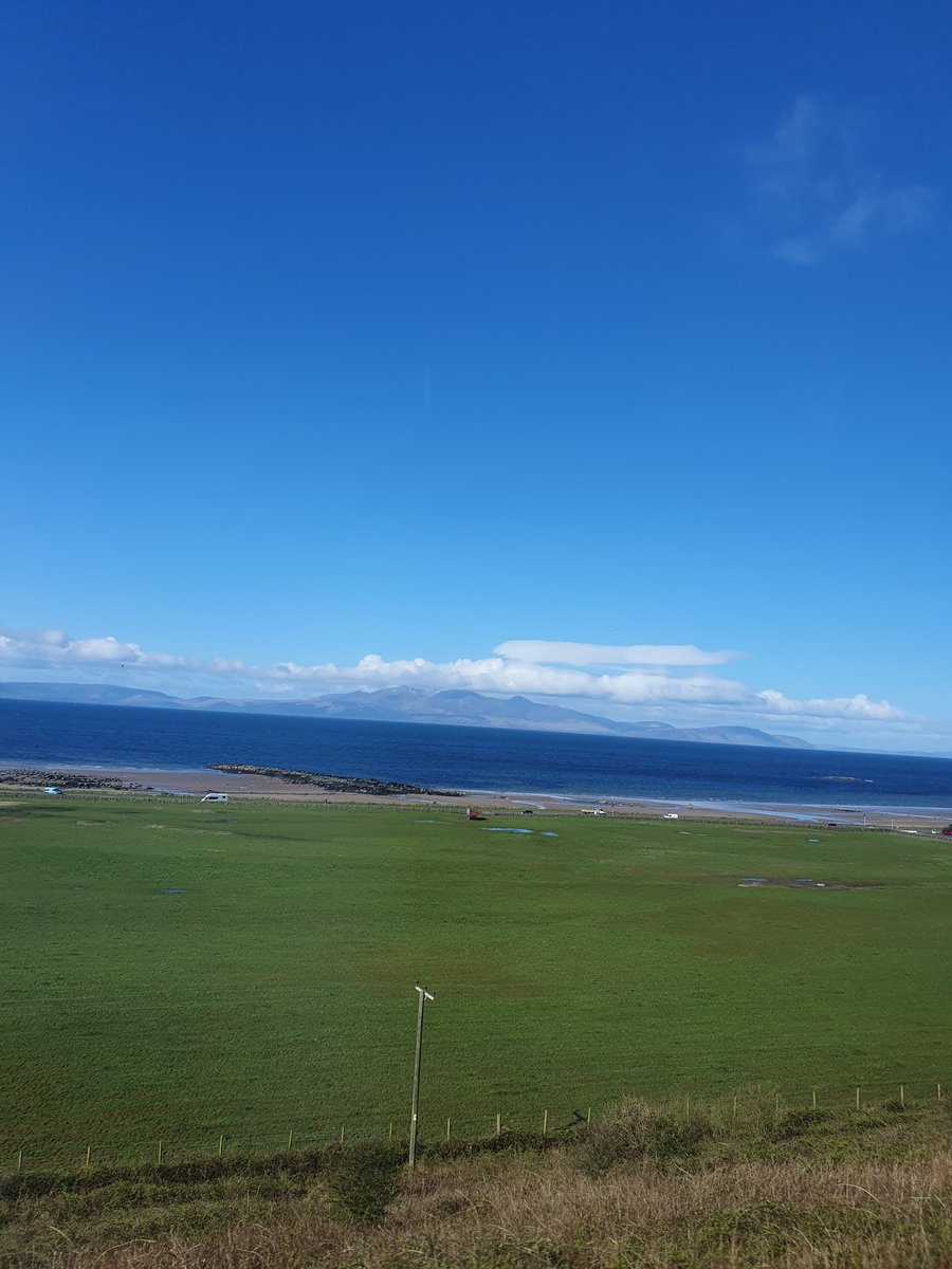 #commuting After all that rain, the west coast is looking resplendent. Colours of day...