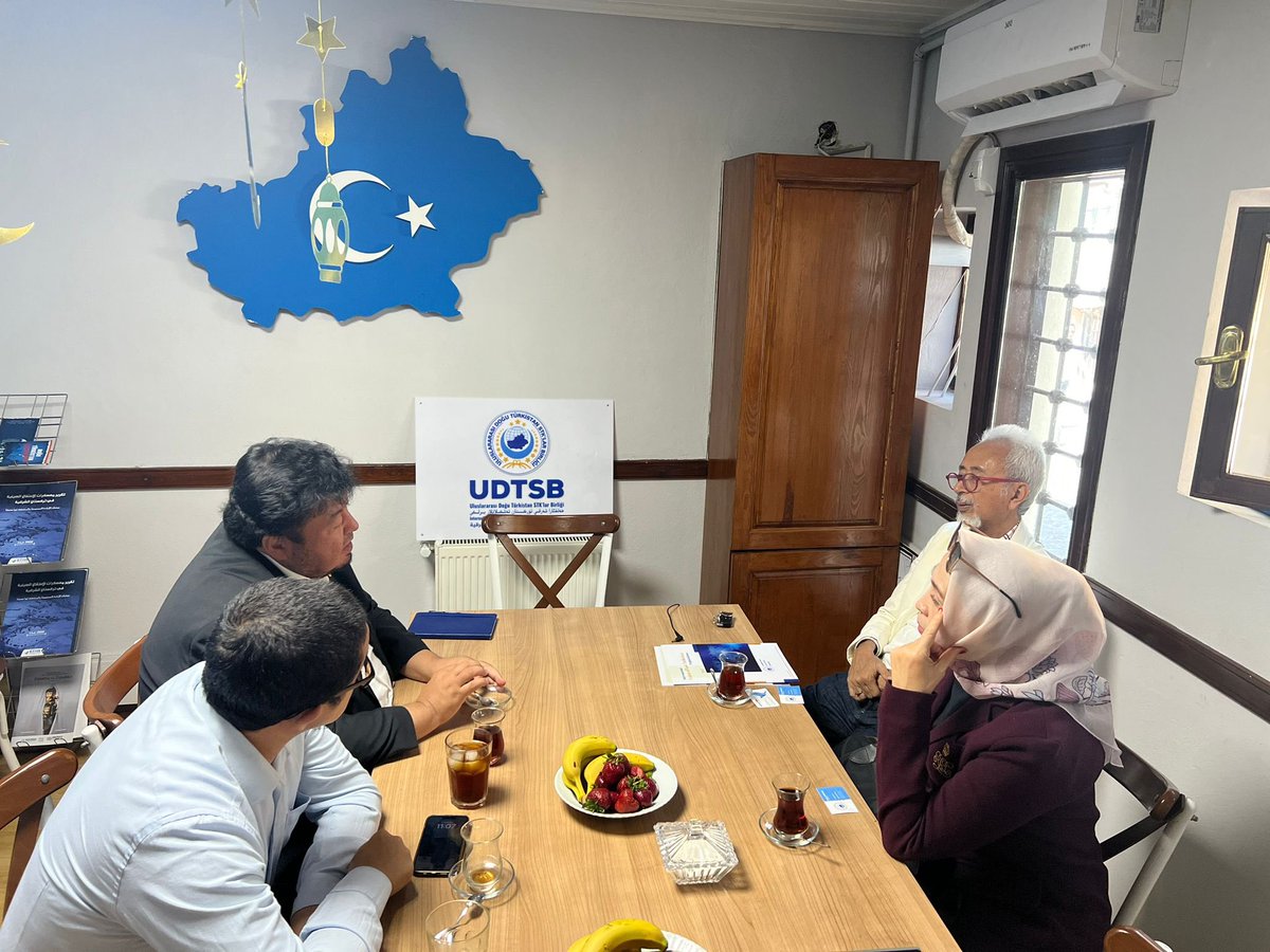 Malezya Amana Negara Partisi ( Parti Amanah Negara) Uluslararası İlişkiler Başkanı Senatör Raja Dato Kamarul Bahrin SHAH’ı @ethrworg merkezini ziyaret etti. 
Doğu Türkistanın güncel durumu ve Malezya’da  Doğu Türkistan davası ile ilgili çalışmalar  üzerinden fikir alışverişinde