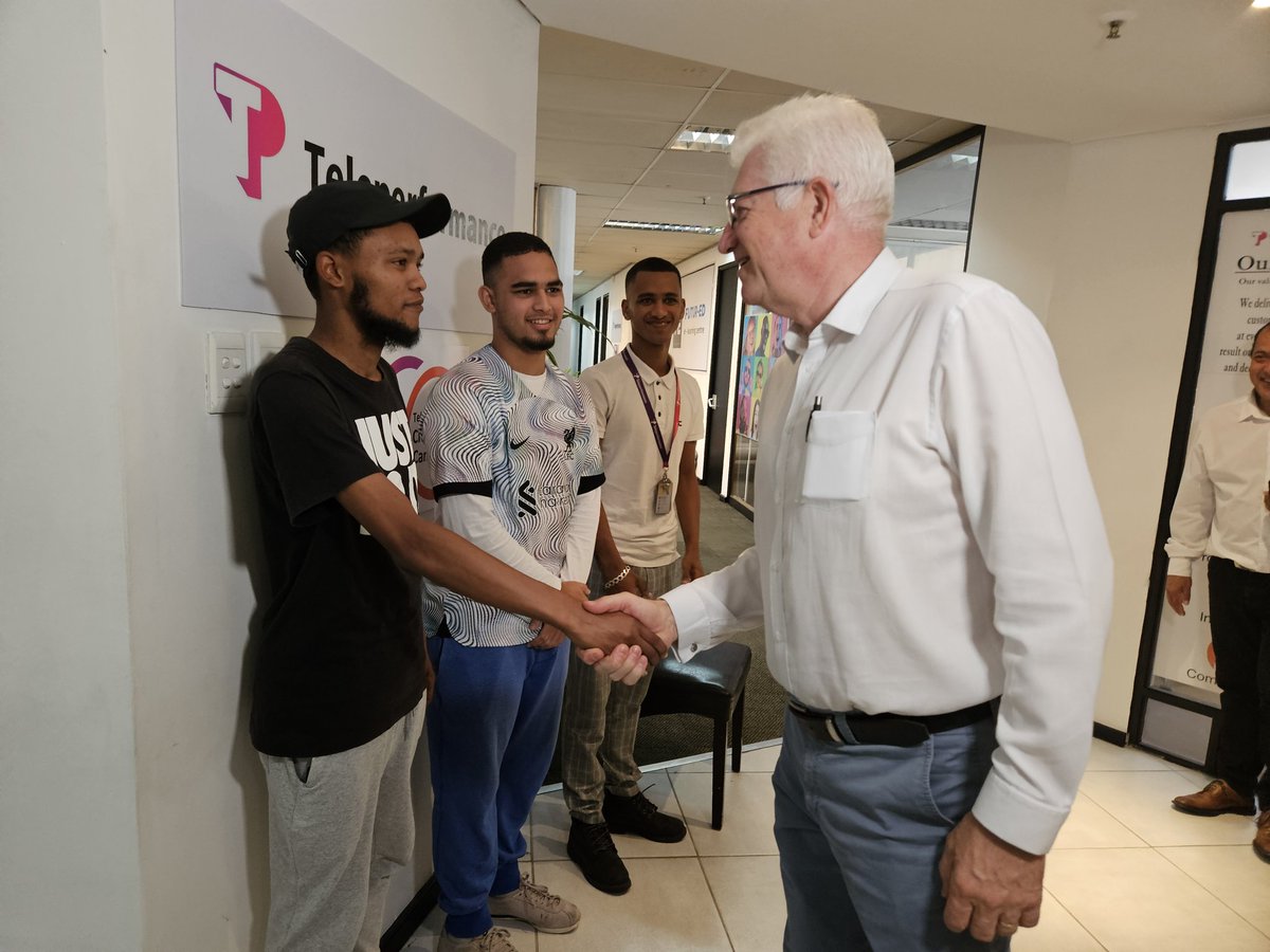 🧢 | While we were at the call centre training facility in Athlone, DA Premier Candidate, @alanwinde, met with three young gentlemen who got their first jobs and started their careers in the BPO sector.