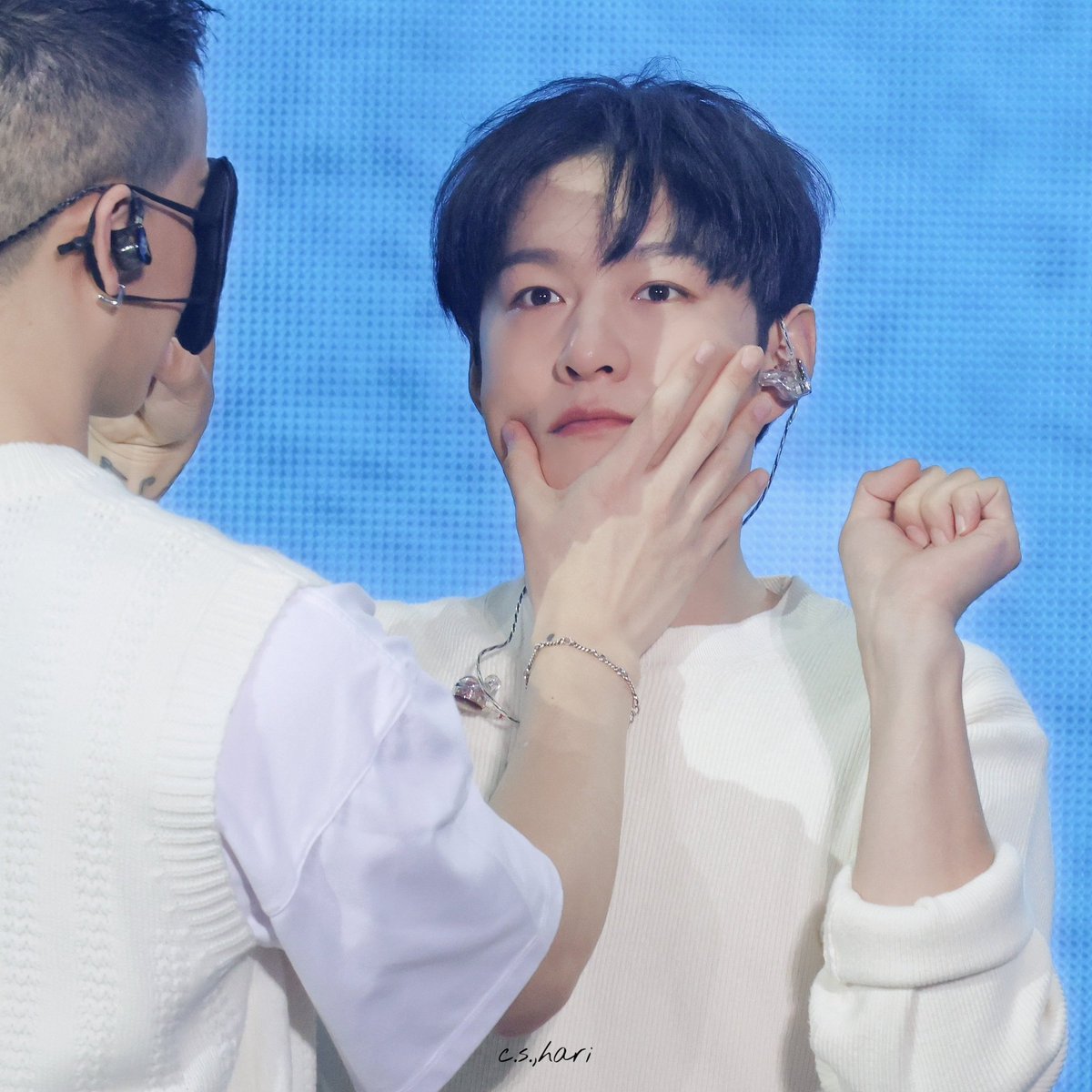 말랑한 뵥숭아 짠쪼 만지는 프니ㅠㅜ

                     ((나는누구
                        여긴어디)) O0o

          o0O ((말랑하다))