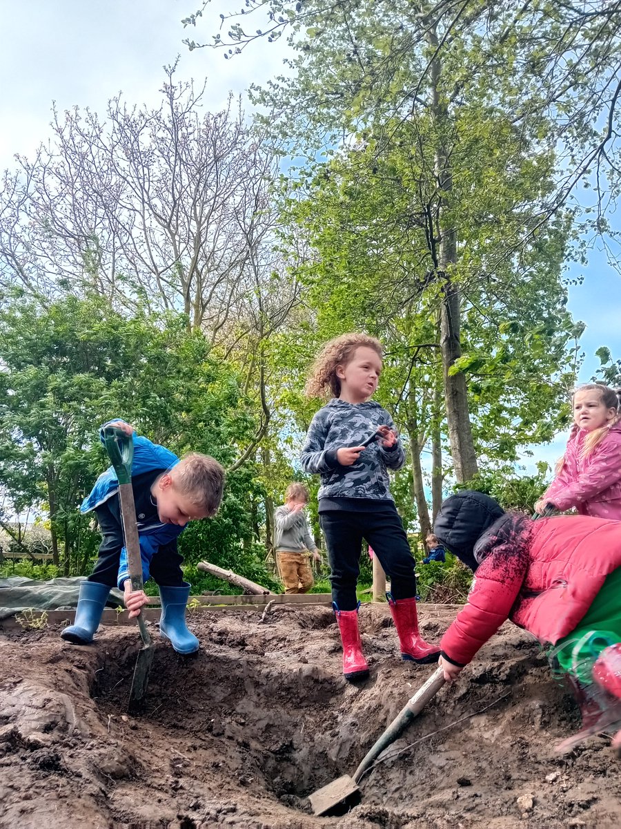 Beginning the summer term in Forest school <a href="/Fridaybridgepr2/">Fridaybridge primary school</a>