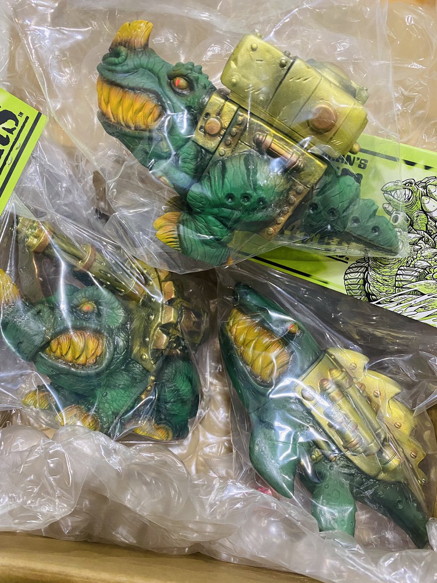 harikenjp's tweet photo. 敬愛する #JamesGroman 先生のソフビ、 #BCBLASTERS の彩色版🦖🎨ティラノの別色に続いて、アメリカより2度目の入手🙌キャラクターデザイン、いつ見ても素晴らしいデフォルメとリアルの完璧なバランス🥹僕もこんな風に心揺さぶるモノづくりがしたい🤟😸🍀
#ToyArtGallery
#sofvi
#☺︎ https://t.co/ODjkJU0zIA