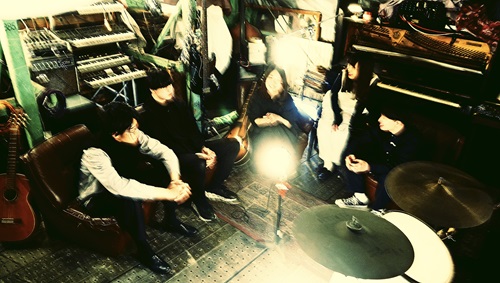 #du予約 🆕

greentunnel / greentunnel
diskunion.net/portal/ct/deta…

北欧、ポストロック、シューゲイザーなどを中心に据えた5人組バンド #greentunnel のデビュー作品が登場!録音からミキシング、ジャケット制作など全て自分達で制作した。情景の異なる5曲入り1stEP。