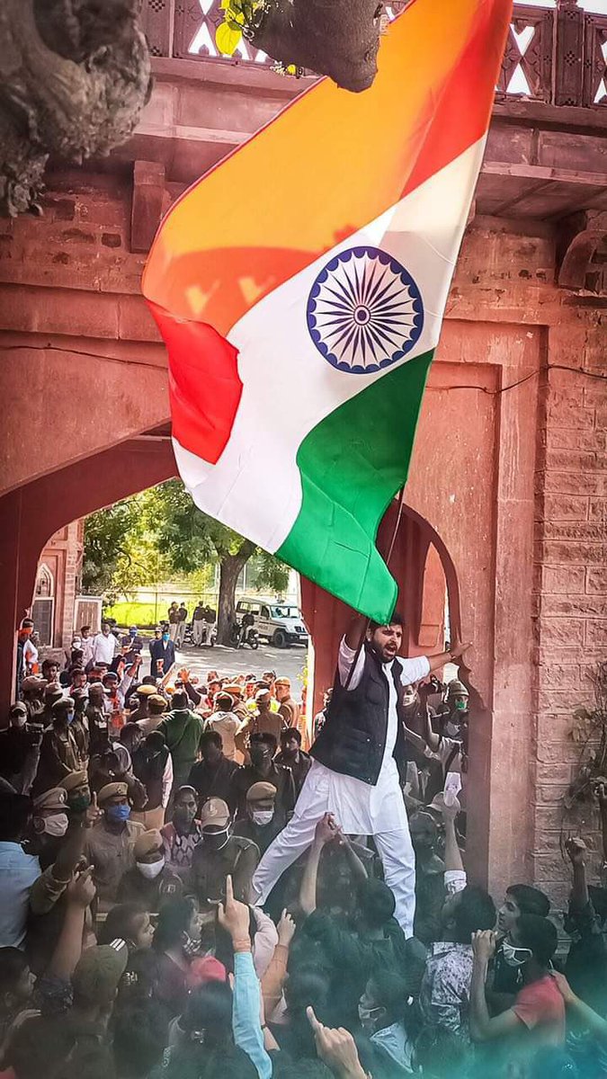 harendra_jasol's tweet photo. #IStandwithRavindraSinghBhati 🍎✌️ राष्ट्रवाद पर कोई हमे प्रवचन ना ही दे तो ठीक रहेगा ! जिन्होंने अपने  आप को खफ़ा दिया इस राष्ट के लिये  उन्हें अब यह नय नए और बनावटी राष्ट्रवादी सर्टिफ़िकेट बाट रहे है हद है  #थार_मांगे_रविन्द्र https://t.co/9gUzbsCvYU