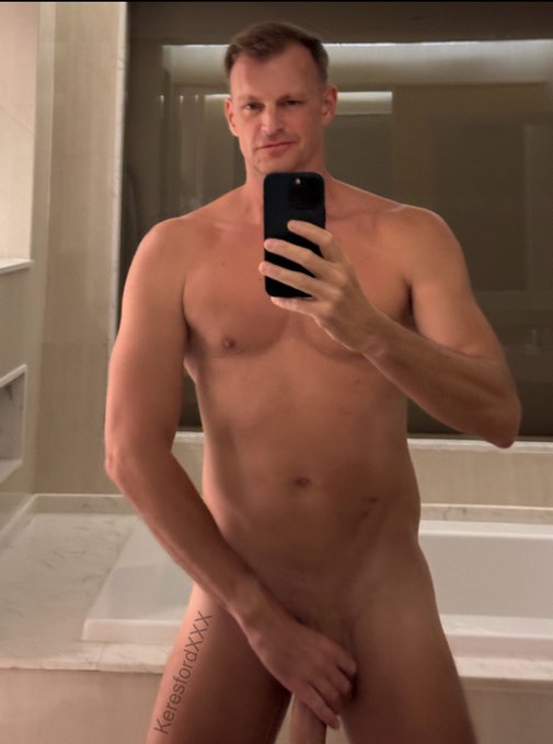 James KeresfordXXX - You ain’t never met a Dad like me? https://t.co/chwDy1dSLf