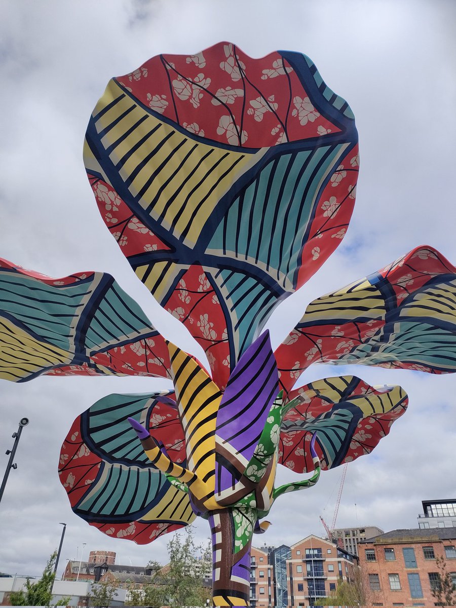 Finally went to see the thought provoking and vibrant 'Hibiscus Rising' by Yinka Shonibare. #leeds #sculpture #historyofart #nature