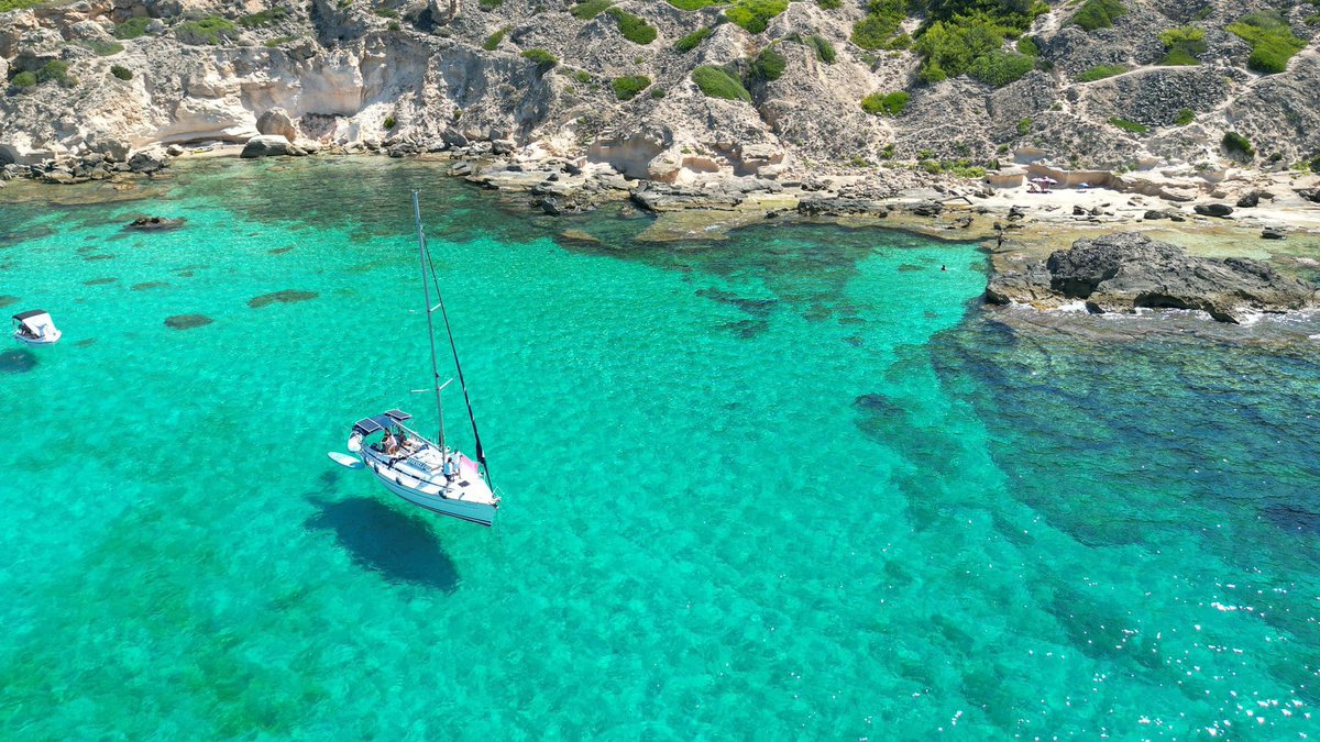Enjoy guided excursions, snorkeling adventures, and delectable onboard dining. Book your dream boat tour today!

Website: velamayorca.com

#BoatTourMallorca #ScenicCoastlines #HiddenGems #GuidedExcursions #SnorkelingAdventures #OnboardDining #TopRatedTours