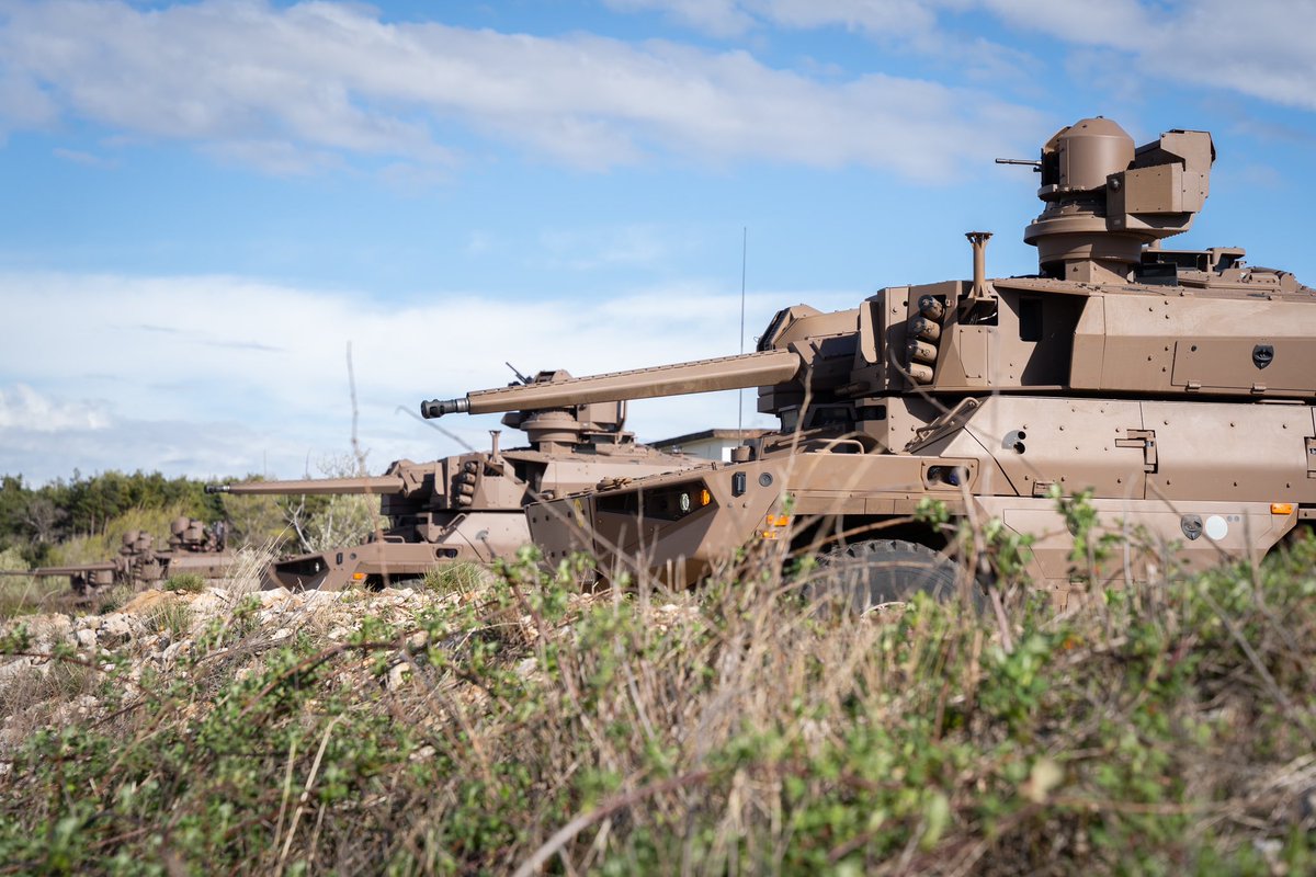 1erSpahis's tweet photo. Cette semaine, 1ers tirs des JAGUAR du #1erSpahis ! Un pas de plus dans l’appropriation de ce nouveau système d’armes, et un temps fort dans la formation de nos équipages blindés.
#CapaciTerre #PrepaOps #enginblindé #jaguar #armeedeterre #EtreSpahis https://t.co/nLKMo9s36Z