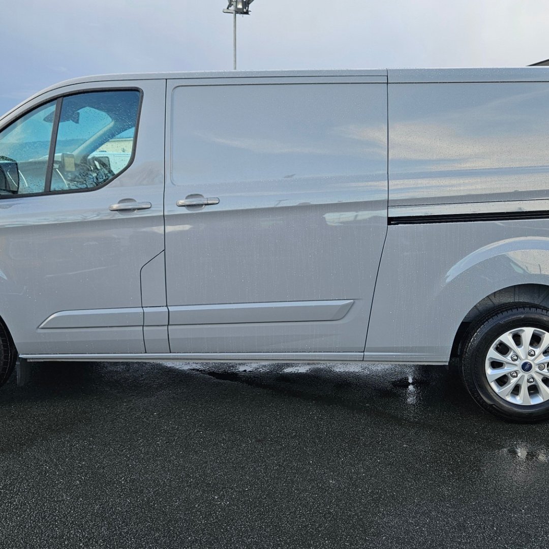 New Transit custom Limited 130ps L2 in Grey matter 🔥 • Air con • Heated seats • Apple & Android car play • 16” alloy wheels AND SO MUCH MORE 🤩 Call Eunan today on 07756405647 📞