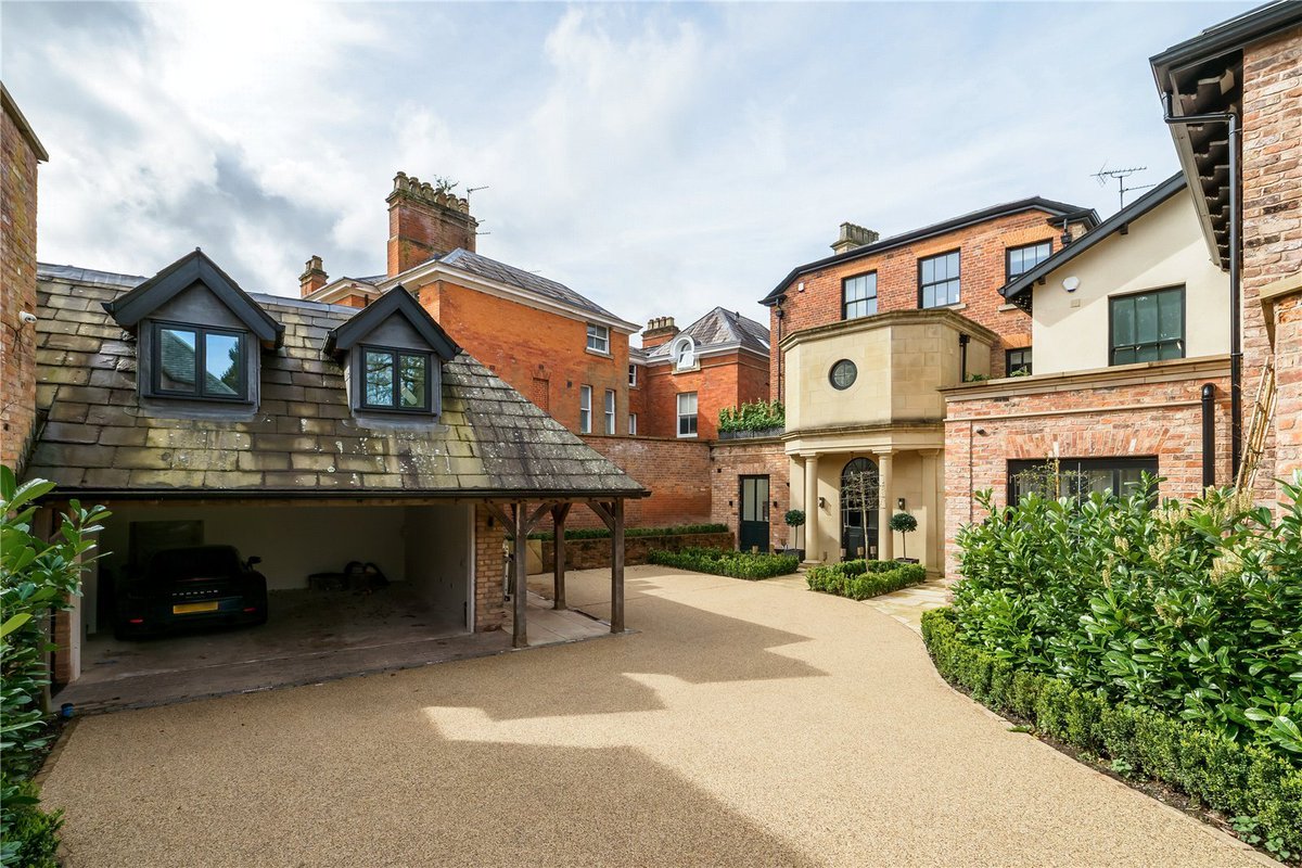 New instruction

Beechfield Road #AlderleyEdge #Cheshire

An immaculately presented, three bedroom #duplexapartment, which has been refurbished to an exceptional standard. Guide price £2,000,000.

jackson-stops.co.uk/properties/189…

@AlderleyEdgeRT