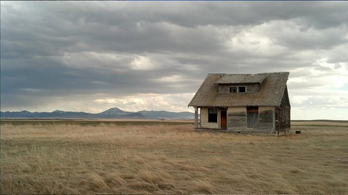 bonnorclade's tweet photo. Living in a house like this, talking to nobody, staring at a wall, and doing nothing all day is the goal https://t.co/C9fwwgzcqG