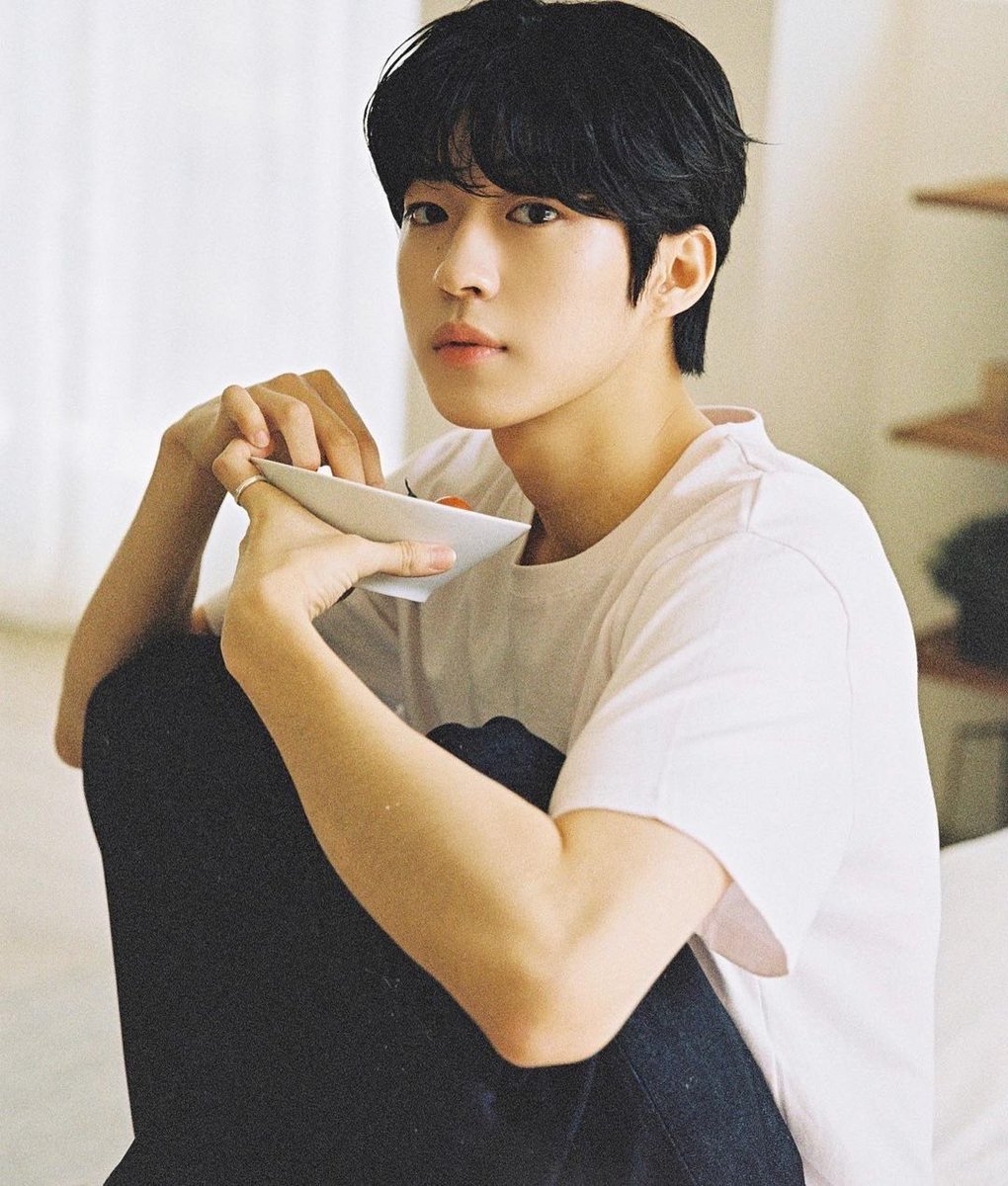 ⠀ 
   𝒕𝒉𝒆 𝒄𝒉𝒂𝒓𝒂𝒄𝒕𝒆𝒓                               𝒉𝒆𝒓 𝒘𝒆𝒂𝒌𝒏𝒆𝒔𝒔
⠀