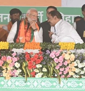 पूर्णिया में प्रधानमन्त्री नरेंद्र मोदी जी और बिहार के राजस्व और भूमि सुधार मंत्री @DilipJaiswalBJP के बीच बिहार चुनाव को लेकर चर्चा, साथ ही दोनों लोकप्रिय नेताओं ने जनसभा को किया संबोधित @BJP4Bihar