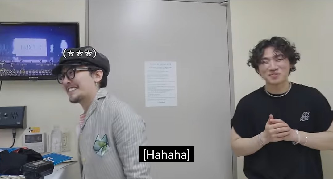 Coup_dEtat5's tweet photo. Omg!! GDRAGON appeared on DAESUNG'S D's ROAD in Seoul behind the scenes EP.2 !!
Daesung teasing his Jiyong hyung
"A very famous person !A handsome gentleman just passed by!" " He's shining &amp; sparkling " 🤣🤣

🔗https://t.co/P5ZMu9uUkG https://t.co/GckQahaeqD