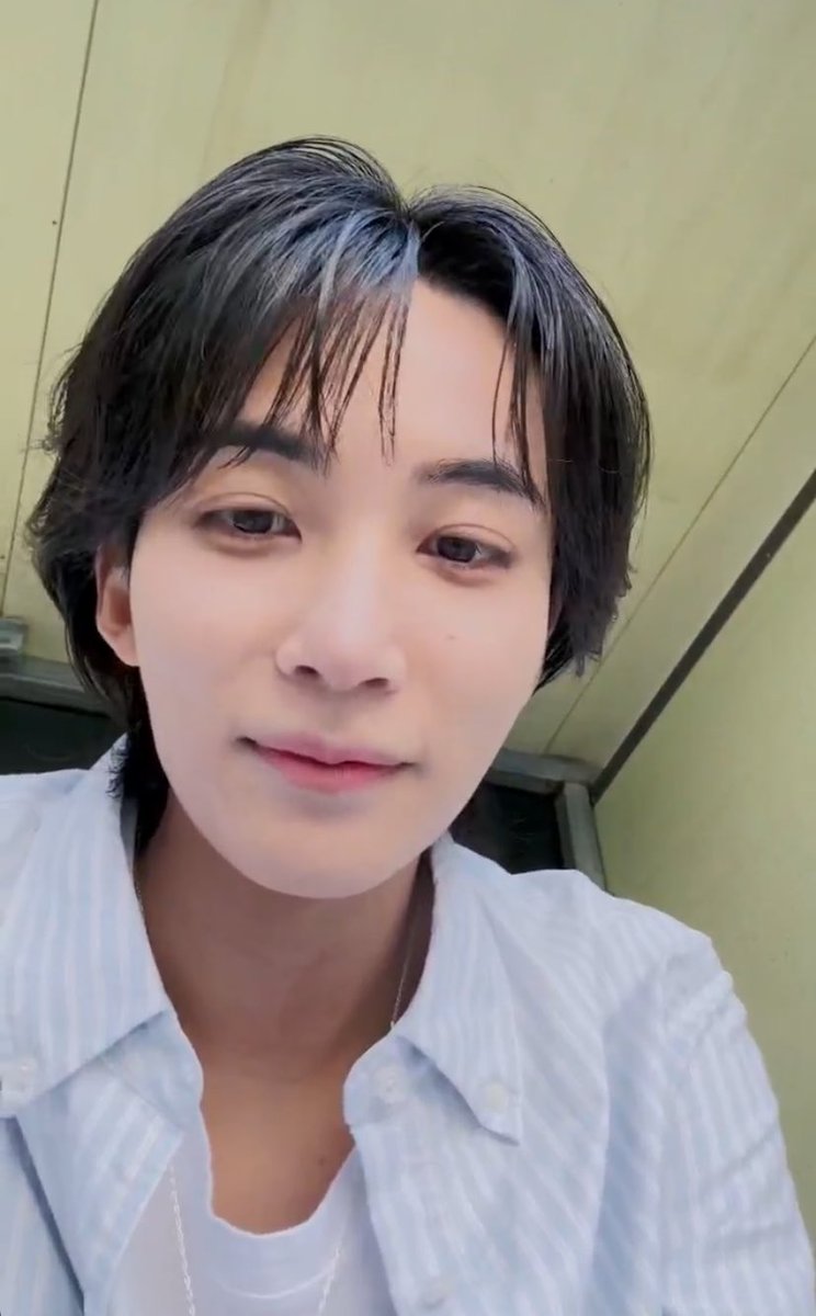 wonubliss's tweet photo. jeonghan 🤍🤍🤍 https://t.co/SmirFpmaaI