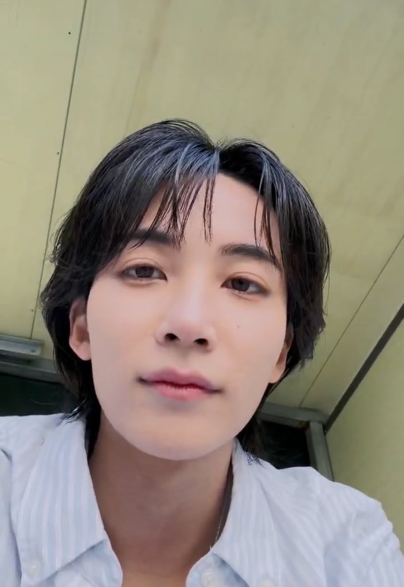 wonubliss's tweet photo. jeonghan 🤍🤍🤍 https://t.co/SmirFpmaaI