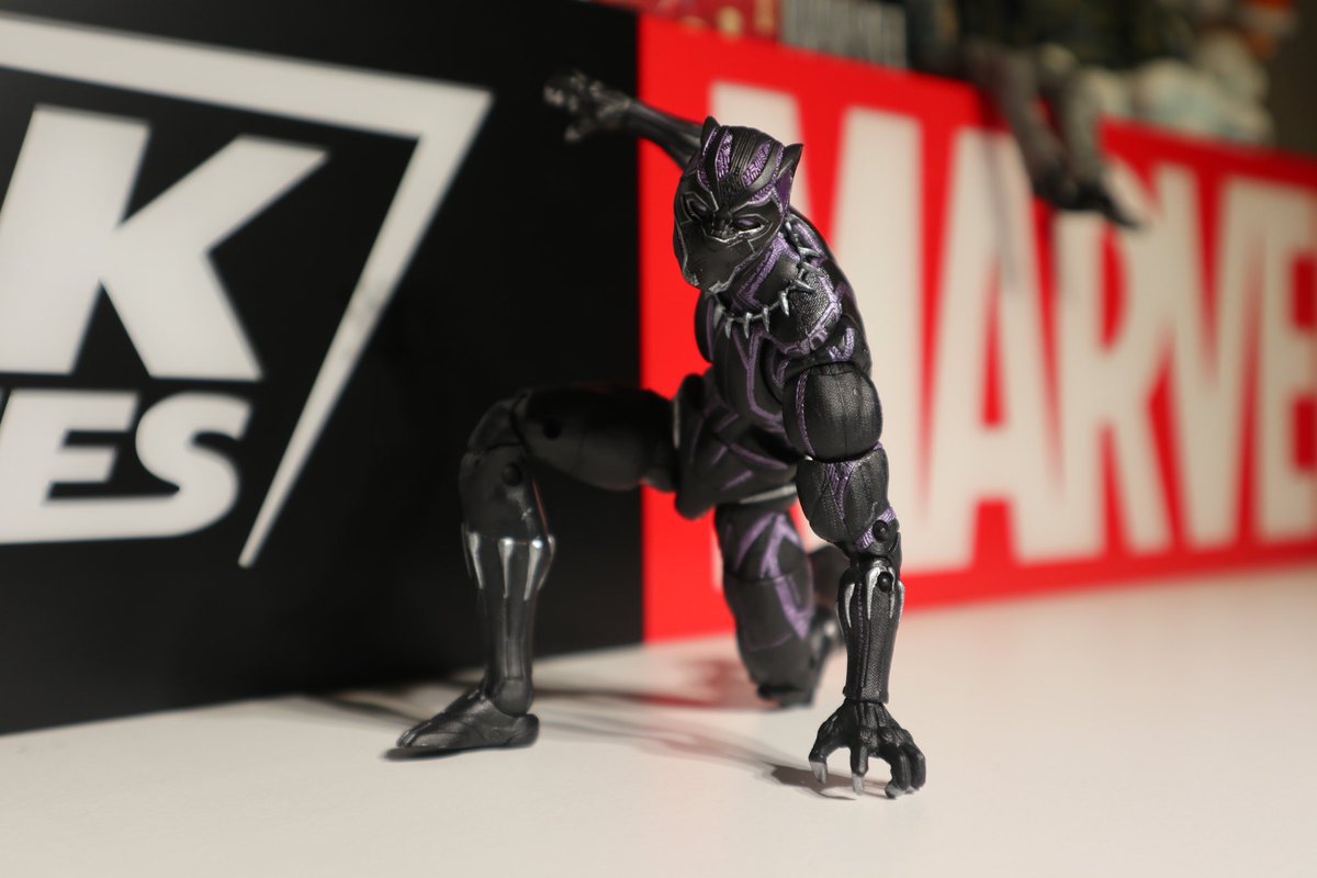 VisionPAPURIKA's tweet photo. わかる人いると思うんだけどヒーロー着地とか、手と膝着いてるポージングが好きすぎる

気づいたらこれで並べちゃう https://t.co/waW5256AYA
