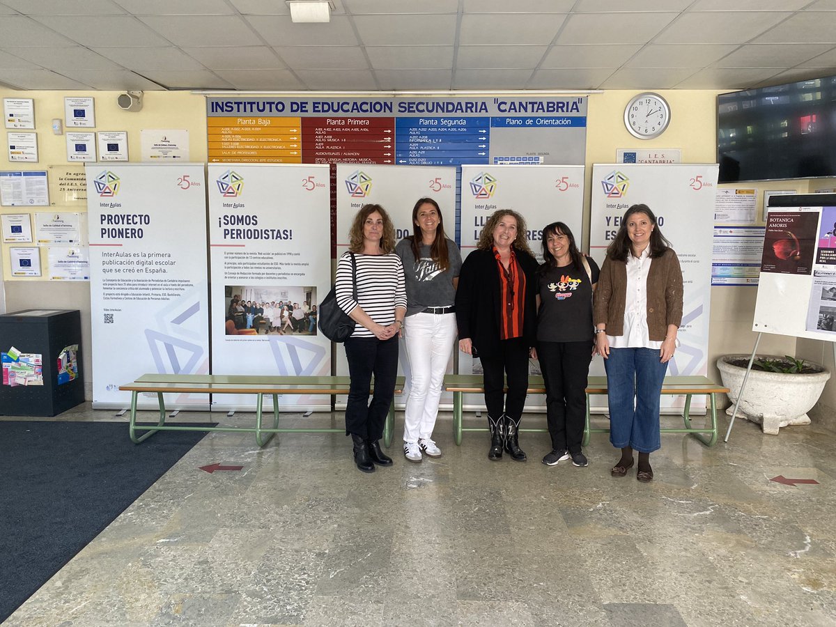 La exposición del 25 aniversario de <a href="/InterAulas/">Proyecto InterAulas</a> ya está en el <a href="/IES_Cantabria/">IES Cantabria</a>. Muchas gracias al equipo directivo por su compromiso con el proyecto y a nuestra coordinadora <a href="/aranza_itu/">Arantza Iturrioz</a> por animar a su alumnado a escribir en nuestra revista digital durante tantos años
