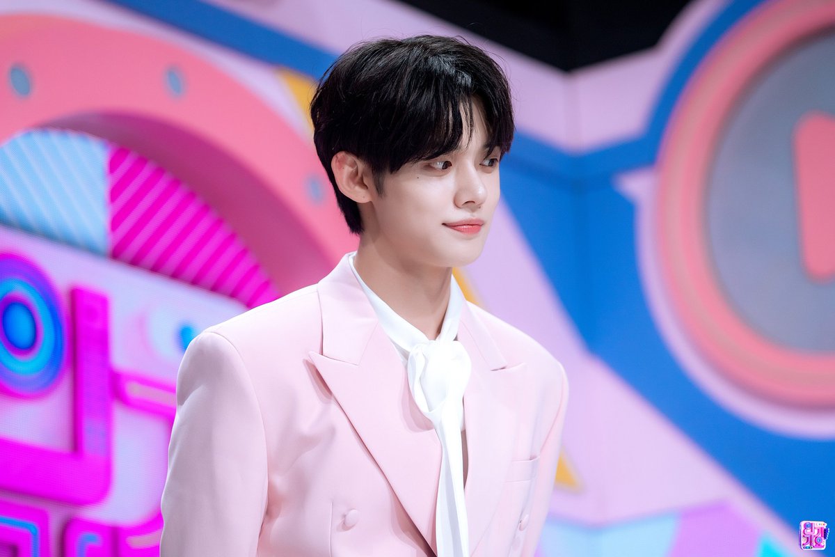 TXTintl_twt's tweet photo. [SBS INKIGAYO] Photo Collection - MC YEONJUN – 1

'[MC Special] Goodbye'

#YEONJUN #TXT 
#TOMORROW_X_TOGETHER
@TXT_members @TXT_bighit https://t.co/glVEUUWMTq