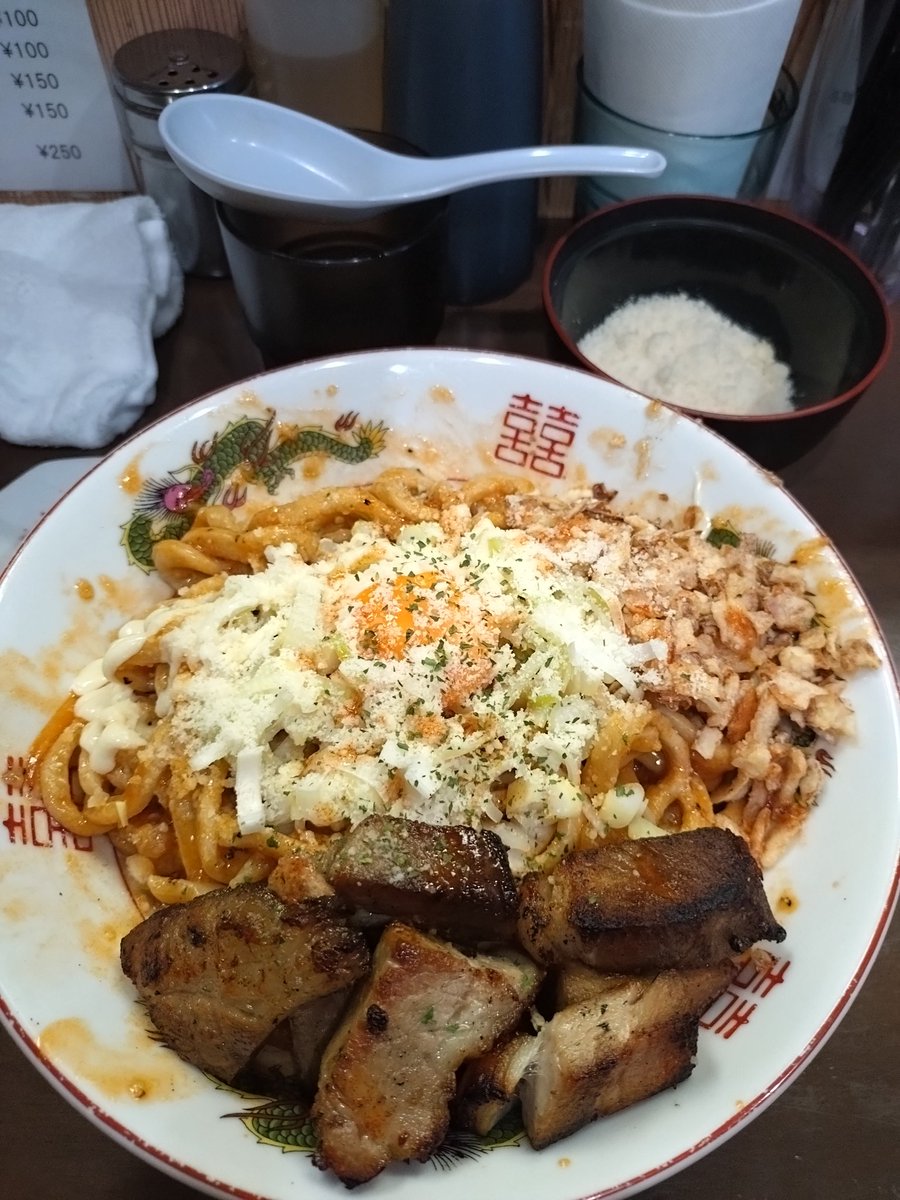 higyge's tweet photo. 4/16 自家製麺まさき
ナポリタン+粉チーズ別皿
マヨ少し火の粉別皿粉チーズ

ナポりに東中神へ🚃💨

ナポリタンのいい香り〜🤩
まずは混ぜずにナポのみ、粉チーズ、タバスコ等で味わう😋

ソースのピーマンが良い仕事👍
粉チーズを振り混ぜてウマー🤤

むさぼり食うと自然にKK😂
ごちそうさまでした🙏 https://t.co/5OM5VMCqLt