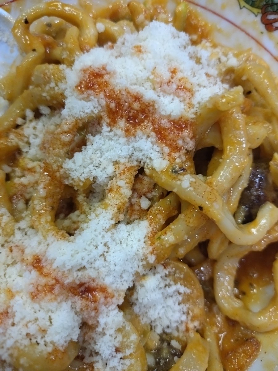 higyge's tweet photo. 4/16 自家製麺まさき
ナポリタン+粉チーズ別皿
マヨ少し火の粉別皿粉チーズ

ナポりに東中神へ🚃💨

ナポリタンのいい香り〜🤩
まずは混ぜずにナポのみ、粉チーズ、タバスコ等で味わう😋

ソースのピーマンが良い仕事👍
粉チーズを振り混ぜてウマー🤤

むさぼり食うと自然にKK😂
ごちそうさまでした🙏 https://t.co/5OM5VMCqLt