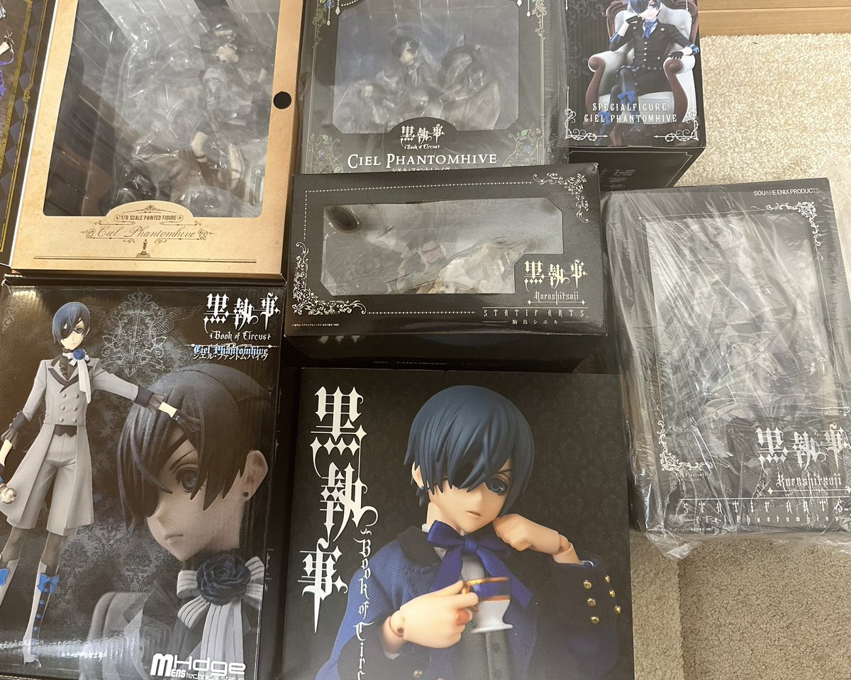 neru_sleep's tweet photo. シエルのグッズコレクション見て https://t.co/QEdNXjisdo