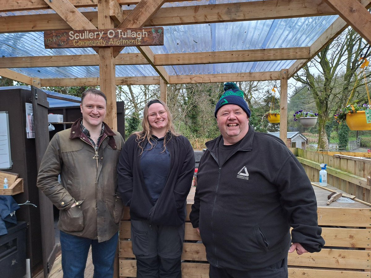 Who caught the Gardener's Corner programme on @bbcradioulster featuring Scullery O'Tullagh on Saturday? Listen back on BBC Sounds ➡️bbc.co.uk/sounds/play/m0… 📷 David Maxwell BBCNI Garden's Corner presenter with Thea & Billy from the Groundwork NI Team #Gardening #Community