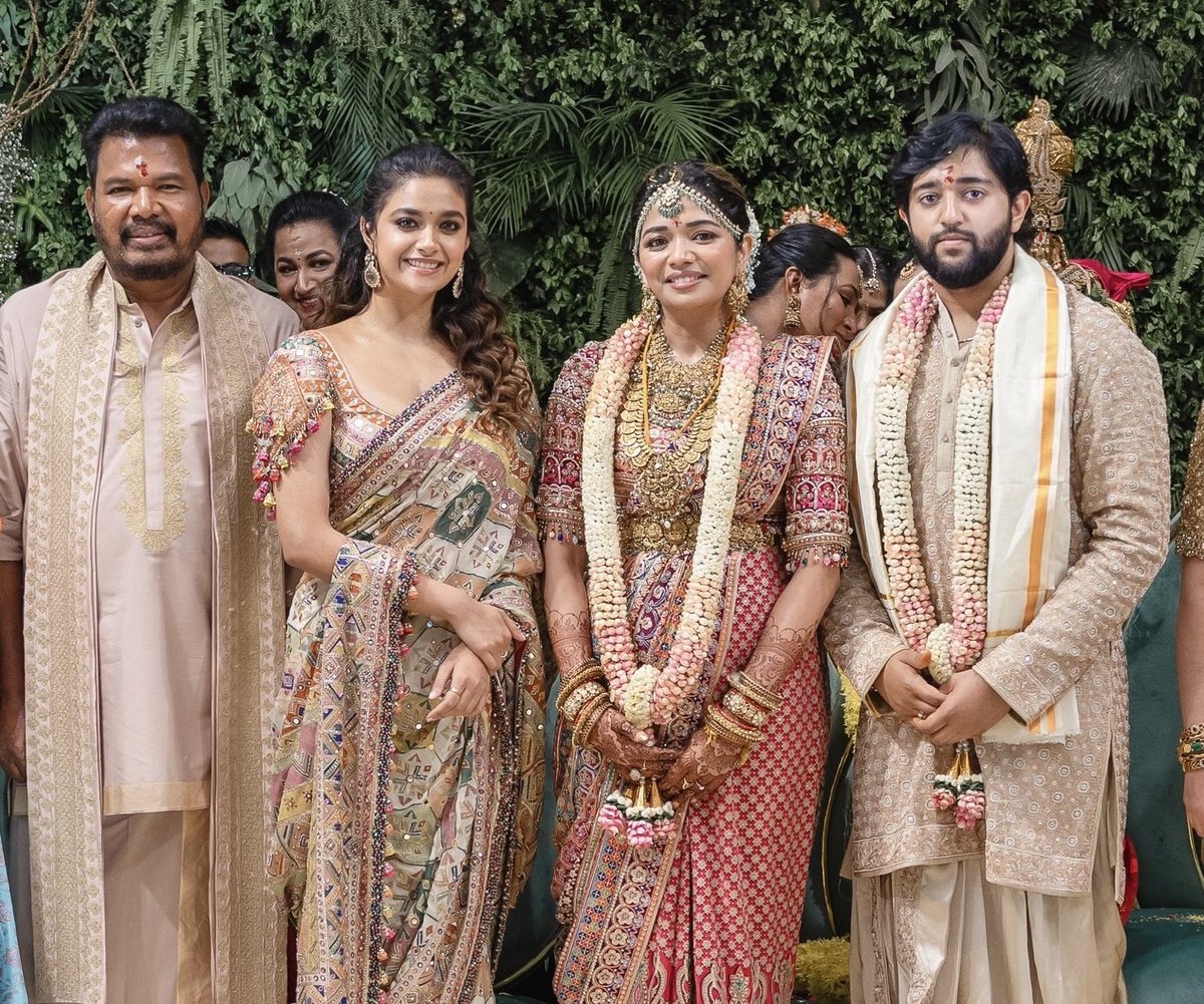 .@KeerthyOfficial at #Shankar’s daughter’s wedding ❤️

#KeerthySuresh
#AishwaryaShankar 
#TarunKarthikeyan
#AditiShankar #KeerthySuresh