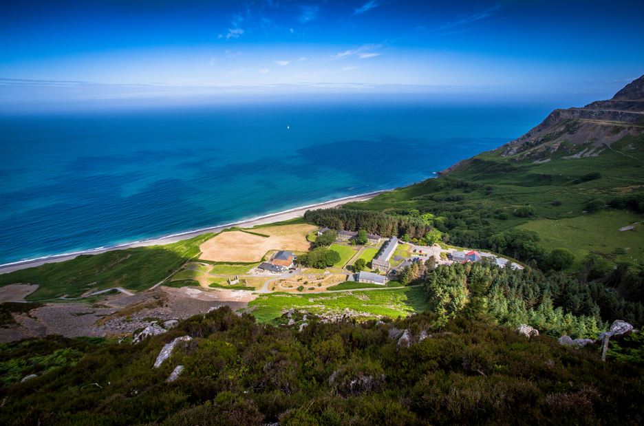 For a true Welsh experience, a visit to Nant Gwrtheyrn is a must. The National Welsh Language and Heritage Centre has Welsh language courses in a restored Victorian quarrying village. A café, restaurant and accommodation for up to 120 is available on-site. ow.ly/l37w50R6BW5