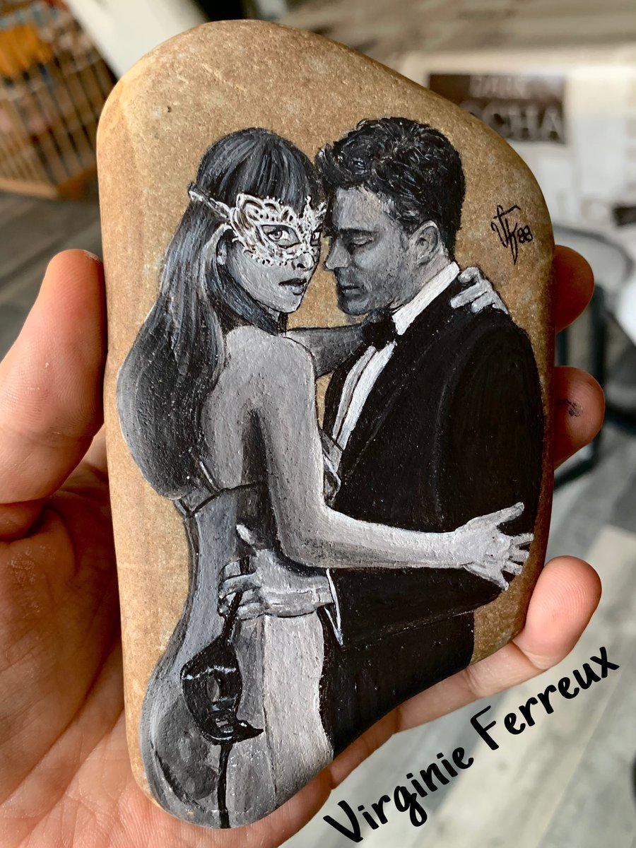 My work today 😘 <a href="/E_L_James/">E L James 💙</a> 
Love on the rock😊 #loveontherock #fiftyshades