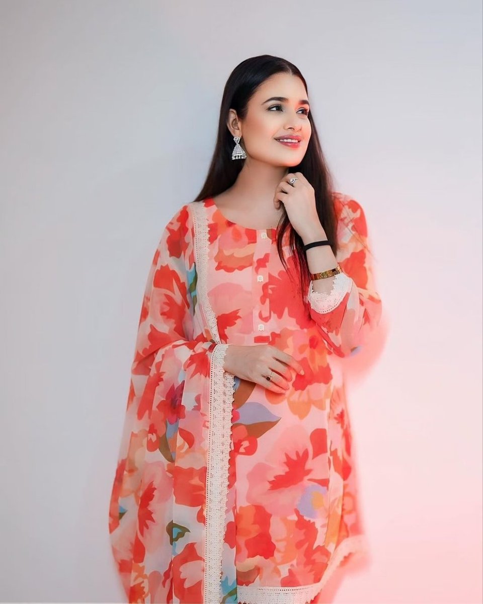 #YuvikaChaudhary dazzles in an exquisite orange designer suit, radiating elegance and charm. 🧡✨😍🥰
.
.
.
.
#YuvikaChaudhary #OrangeSuit #DesignerFashion #talkingbling