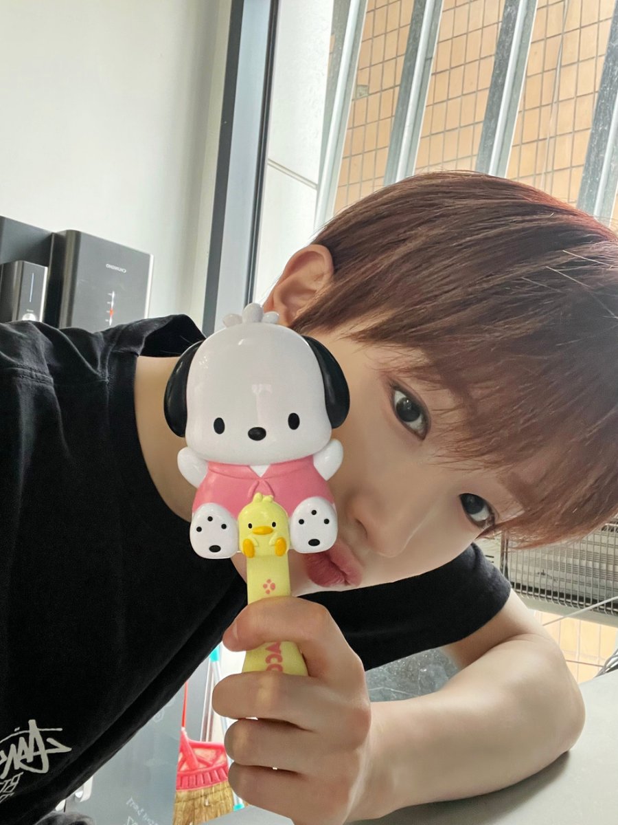 TPST_twt's tweet photo. [#혁] 🐶포챠혁🐶 https://t.co/ME1AZa5JcB