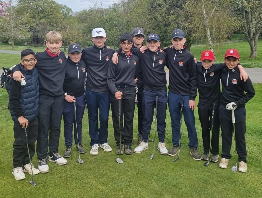 Middlesex U14 boys played their first match of the season away at WarrenGC against the ever talented @EssexGolfUnion U14's.

The result was 👏🏌️‍♂️⛳️📢

Essex U14 4pts

Middlesex U14  6pts

Full report can be found on the NEWS section of our website

middlesexgolf.co.uk/u14-boys-start…