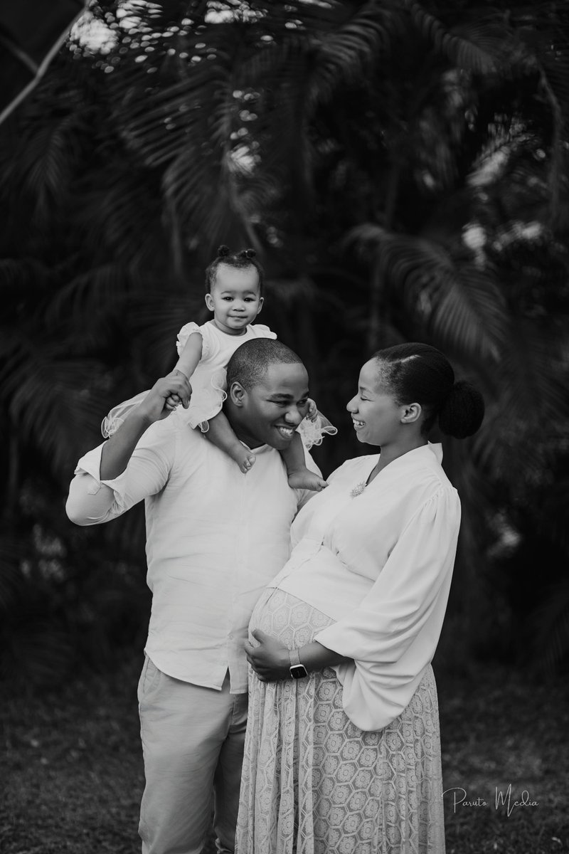 parutomedia's tweet photo. And 3 became 4 🎉

Maternity portraits for @gracedrhapsody 

Congratulations ma on the new addition to your family. https://t.co/Xuqgn9fW4U