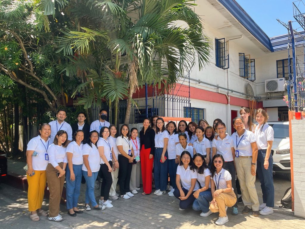 FrenchEmbassyPH's tweet photo. 🇫🇷🇵🇭 French Ambassador @MarieFontanelPH visited @Virlanie Foundation and had meaningful exchanges with the kids and volunteers. 

The visit highlights our shared commitment to empowering underprivileged children and strengthens the partnership between France and the Philippines. https://t.co/hRI5yeILaV