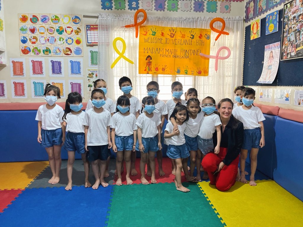 FrenchEmbassyPH's tweet photo. 🇫🇷🇵🇭 French Ambassador @MarieFontanelPH visited @Virlanie Foundation and had meaningful exchanges with the kids and volunteers. 

The visit highlights our shared commitment to empowering underprivileged children and strengthens the partnership between France and the Philippines. https://t.co/hRI5yeILaV