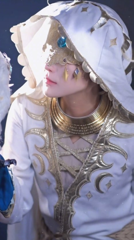 pulushihy's tweet photo. "運命"なんて、案外気まぐれなモノなんですよ。
#第五人格 #占い師コスプレ https://t.co/NNZ5E024bB