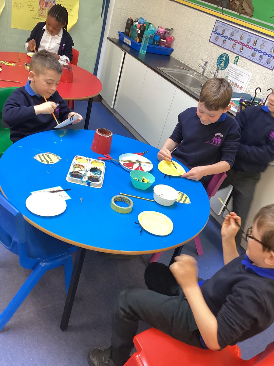 OWPS_chameleons's tweet photo. What an exciting start to the Summer term! We are getting stuck into our new topic on minibeasts with some art. The children have been so enthusiastic! #OWPSscience #OWPSart https://t.co/Y5POS657Vc