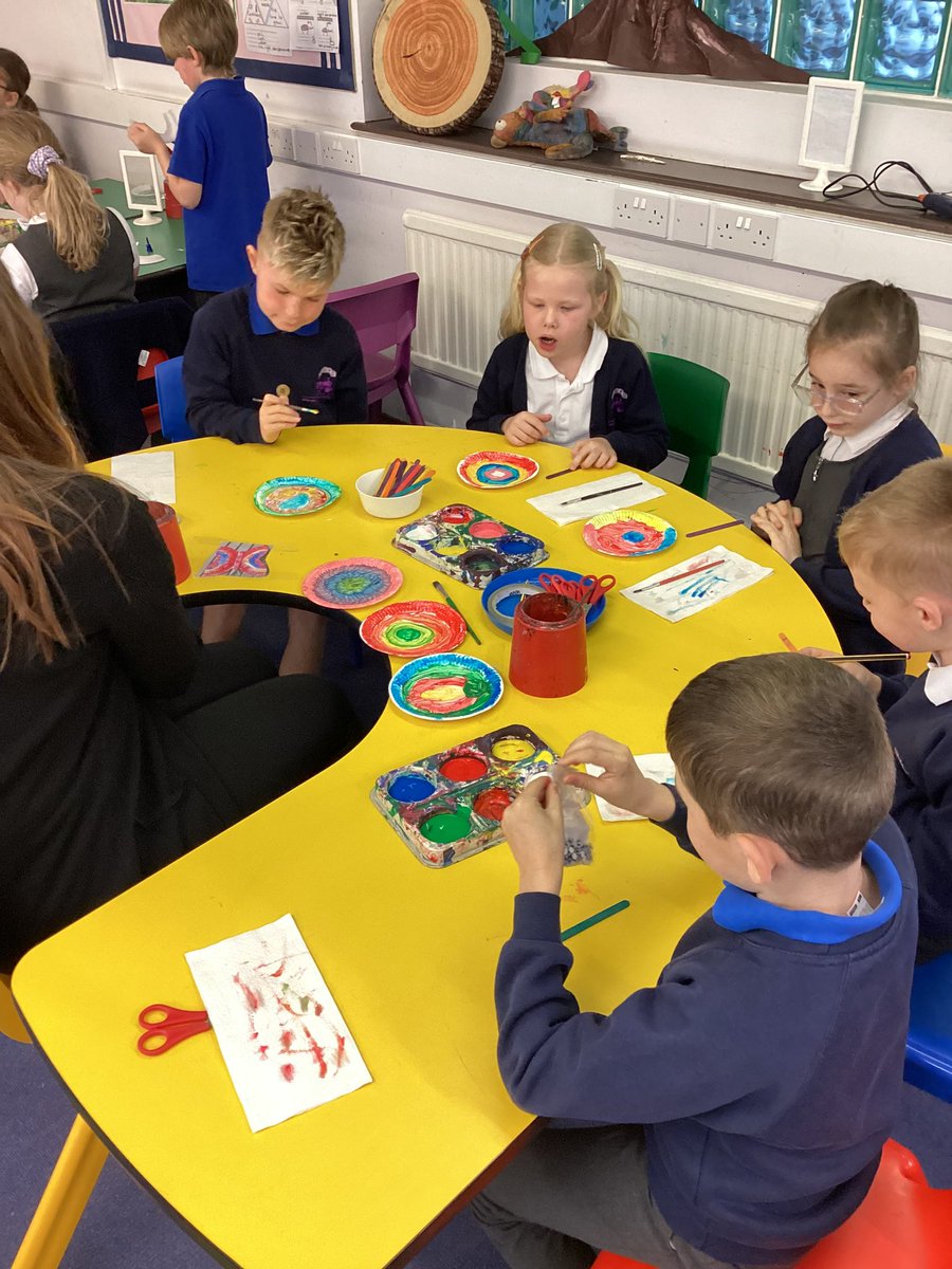 OWPS_chameleons's tweet photo. What an exciting start to the Summer term! We are getting stuck into our new topic on minibeasts with some art. The children have been so enthusiastic! #OWPSscience #OWPSart https://t.co/Y5POS657Vc