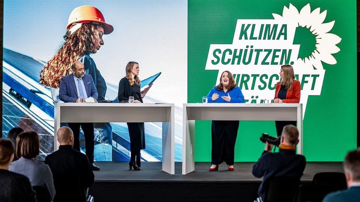 ✨Machen, was zählt✨ Unsere Kampagne steht 🎉 🧭 Der GRÜNE politische Kompass ist klar: Wir kämpfen für ein Europa der sozialen Gerechtigkeit & für ein ökologisches Europa. 🇪🇺 Für lebendige Demokratien werden wir gegen einen Rechtsruck im EP kämpfen. 💪 Let's do this 💚