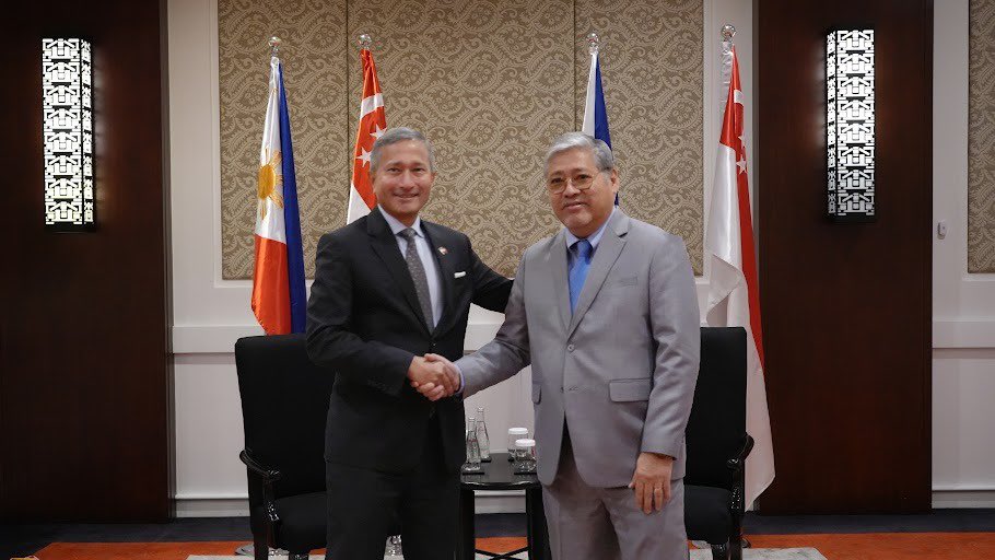 1/2 Honored to welcome and meet with SG Foreign Minister @VivianBala in Manila. 🇵🇭-🇸🇬relations have been robust & dynamic for the past 55 years, and we resolved to leverage enhanced ties to forge mutually beneficial outcomes, especially on the economic front.