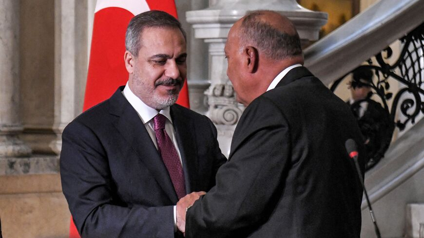 MarianoGiustino's tweet photo. Il ministro degli Esteri egiziano Sameh #Shoukry sarà in #Turchia questo fine settimana per discutere anche di #Gaza e dei colloqui sul cessate il fuoco.
Aggiornamenti a breve...
@RadioRadicale #Turchia https://t.co/qnOdRKhCHI