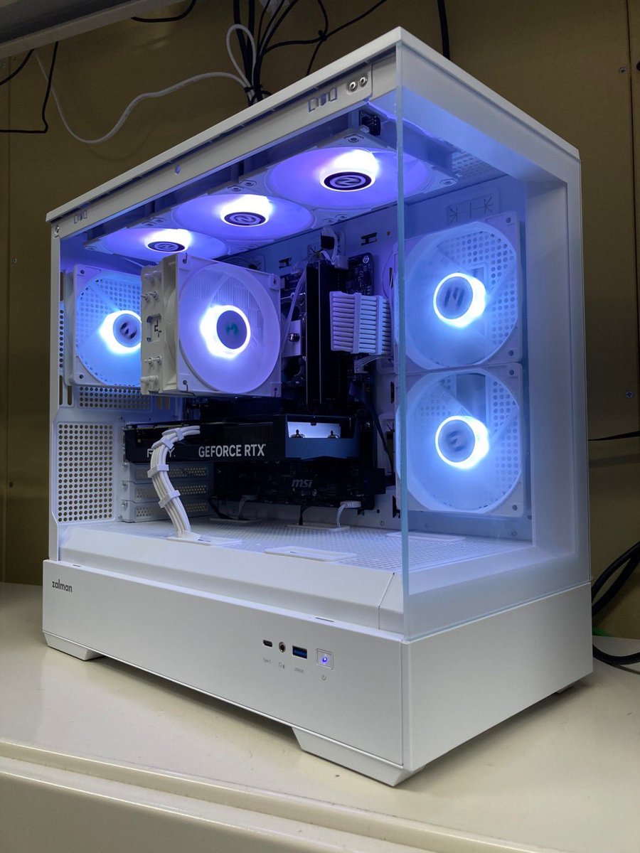 OZgaming0's tweet photo. 即日出荷モデル販売のお知らせ📢

平日月曜〜木曜日　11時までのご注文で
即日出荷に対応します。

本州であれば翌日お届けが可能です。

現在2種類のケースですが
今後モデルを増やしていきます！

在庫数ですが限定台数ではなく
現在のストック分になります。

ご購入お待ちしております✨

販��先リンク

https://t.co/u6hd6q9BWY