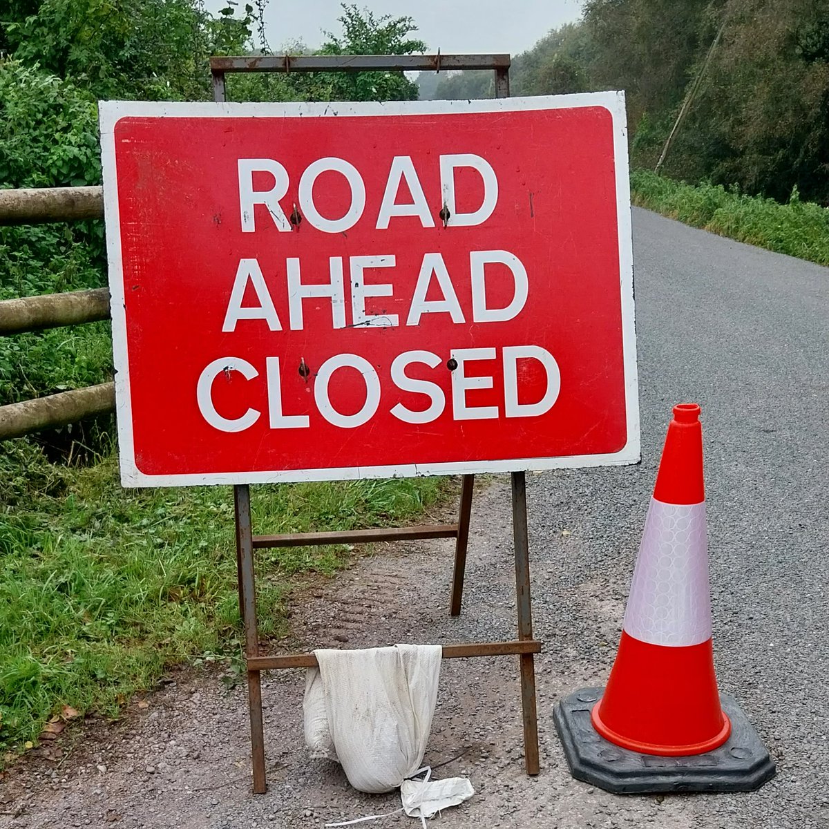 ⚠️Advanced Warning - Road Closure⚠️ Travel Somerset have announced road works which affect access to the reserve Monday 29 April - Friday 3 May. Access to the reserve will be from MEARE only. For more info and diversion routes visit: somerset.gov.uk/roads-travel-a… 📷 RSPB Staff