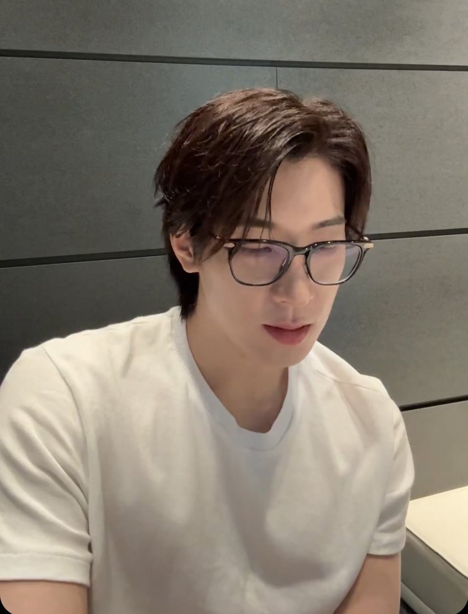 heybabydeul's tweet photo. wonwoo never beating the hirotaka allegations https://t.co/fnzaDIwui2